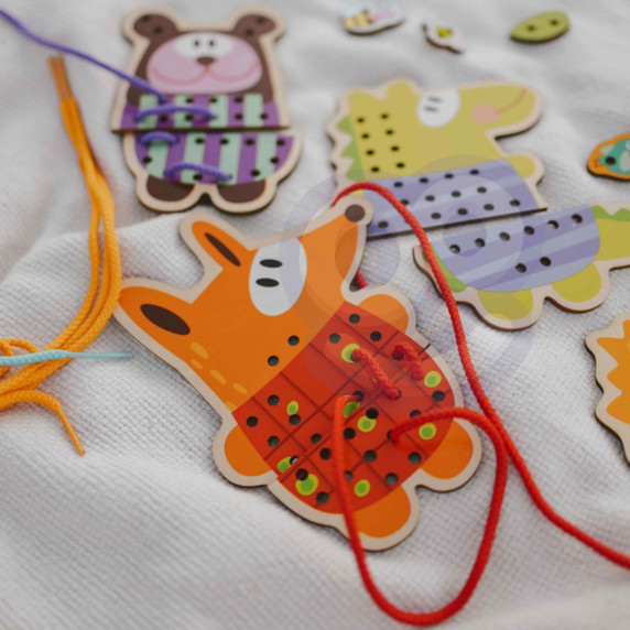 TOOKY TOY Wooden 5-in-1 Animal Lacing Game