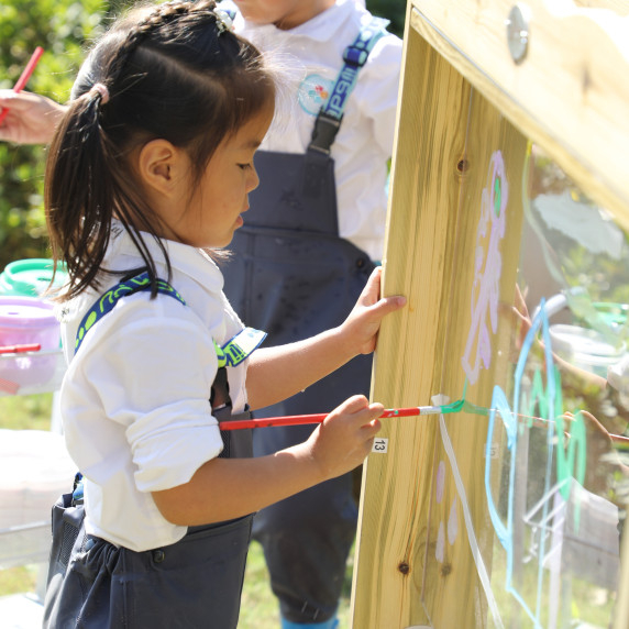 CLASSIC WORLD EDU Set Double-Sided Painting Board Easel with Water Pump
