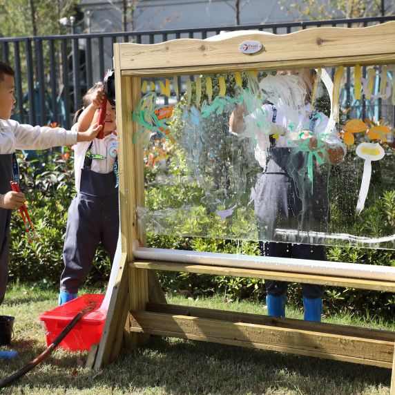 CLASSIC WORLD EDU Set Double-Sided Painting Board Easel with Water Pump