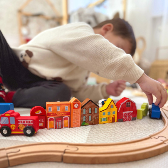 TOOKY TOY Wooden Set of Buildings and Figures City