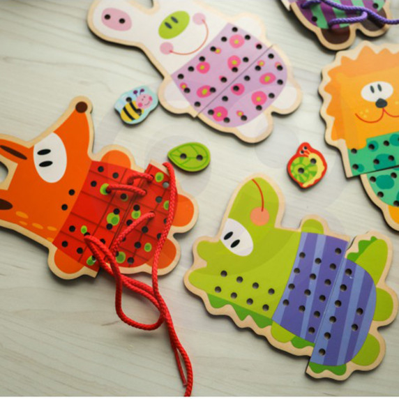 TOOKY TOY Wooden 5-in-1 Animal Lacing Game