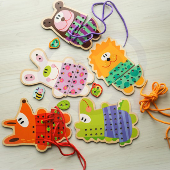 TOOKY TOY Wooden 5-in-1 Animal Lacing Game