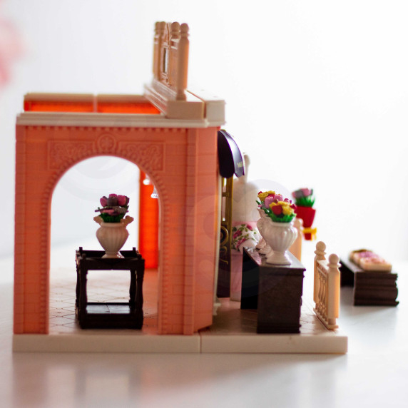WOOPIE Dollhouse Rabbit Family Flower Shop + Figurine