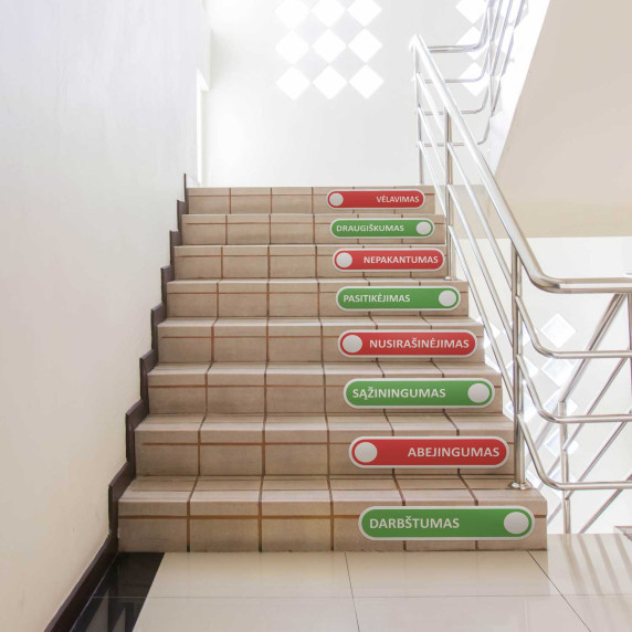 IZVĒLES KĀPŅI Izglītojošas līmlapas uz kāpnēm